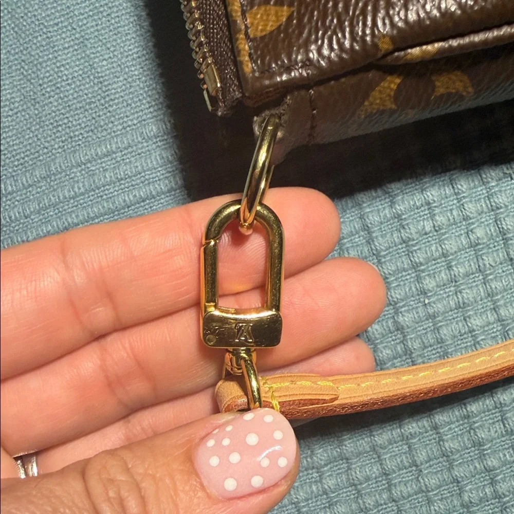 Louis Vuitton Tan and Brown Monogram Shoulder Bag - Picture 4 of 9